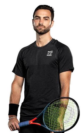 Noah Rubin holding a tennis racket